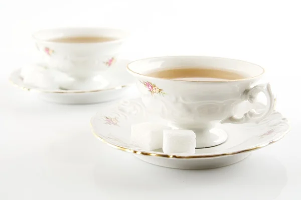 Vecchio stile vintage due tazze di tè su sfondo bianco — Foto Stock