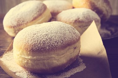 Makro çörek kağıt üzerinde eski moda duvar kağıdı vurdu 