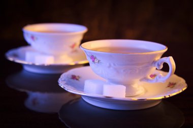 İki bardak çay görüntüsüyle eski stil