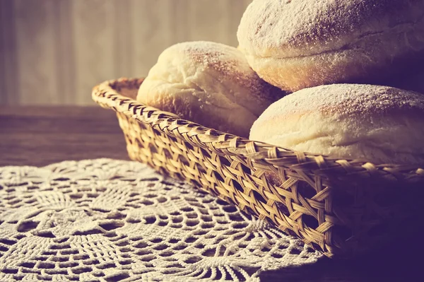 Closeup shot of doughnuts in wicker basket vintage effect — Stock Photo, Image