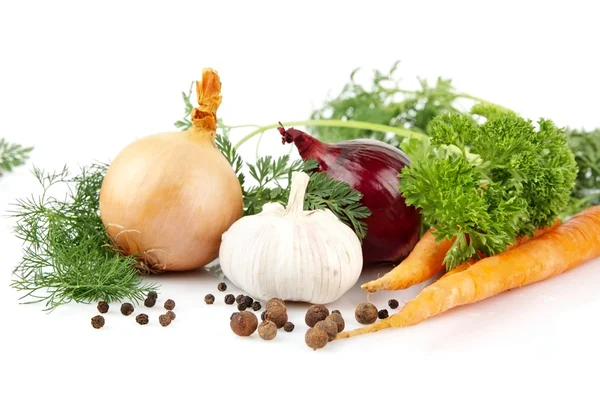 Onion,red onion,dill,parsley,pepper,garlic,carrots on white — Stock Photo, Image