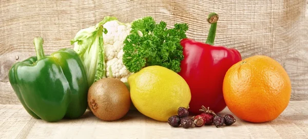 Группа овощей и фруктов с витамином С — стоковое фото