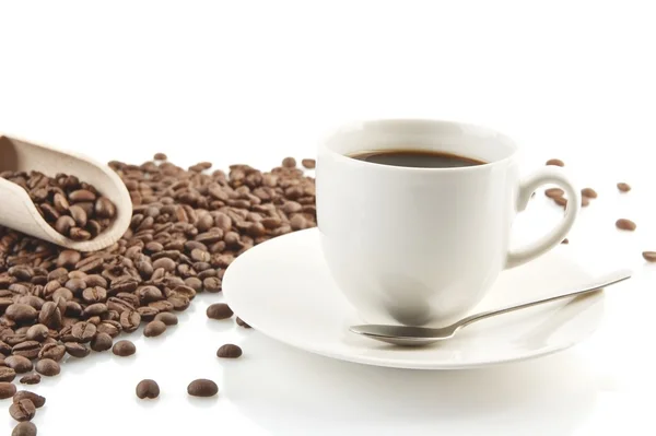 Line made of coffee beans with cup of coffee — Stock Photo, Image