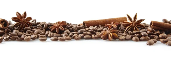 Scattered coffee beans in line on white — Stock Photo, Image