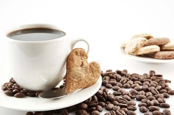 Tazza di caffè con cuore biscotto a colazione — Foto Stock