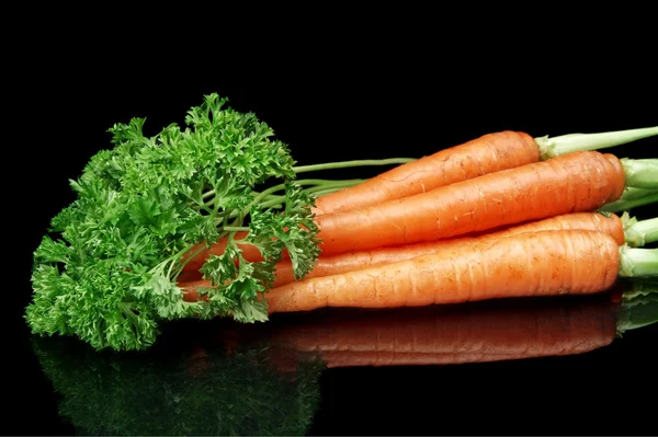 Fresh carrots with parsley leaves isolated on black background — Stock Photo, Image