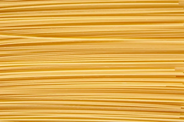 Fondo hecho de pasta cruda apilada horizontalmente — Foto de Stock