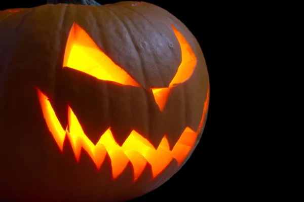 Skrämmande ansikte av jack o lantern på svart bakgrund — Stockfoto