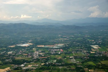 Güzel şehir manzaralı üst bulut ve doğa - Chiangmai, Tayland