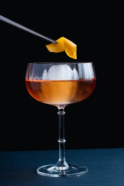 杯子里的柠檬味鸡尾酒 — 图库照片