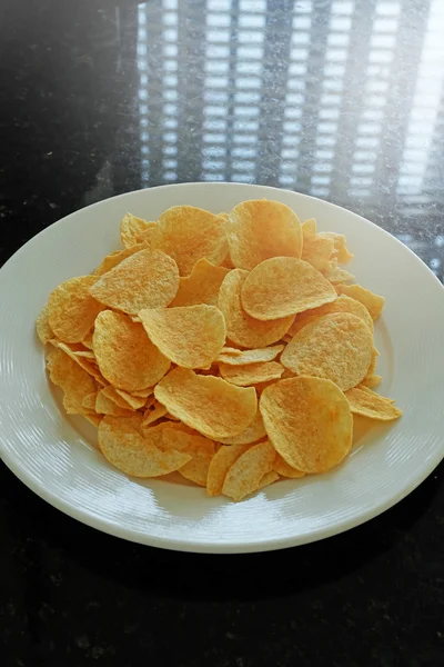 Batatas fritas no prato — Fotografia de Stock