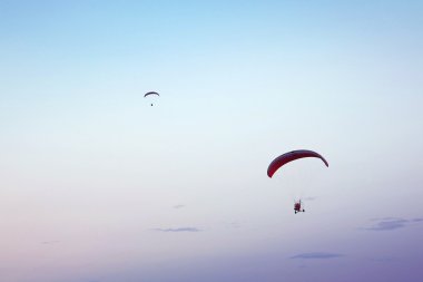 ' Mavi gökyüzünde de