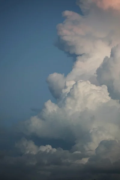 Storm moln på himlen — Stockfoto