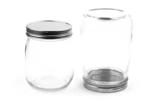 Пустой стеклянный контейнер на белом фоне — стоковое фото