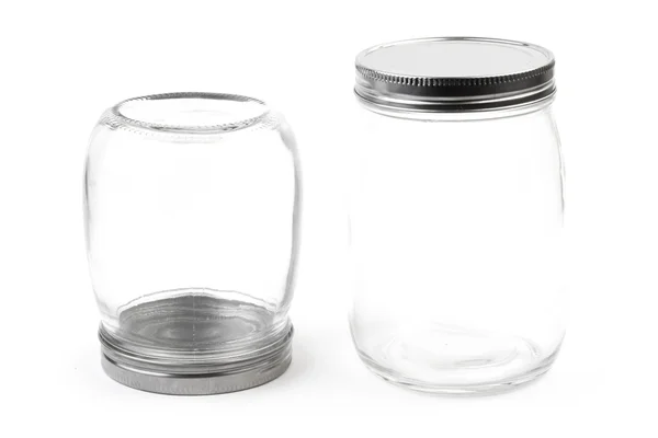 Recipiente de vidro vazio em fundo branco — Fotografia de Stock