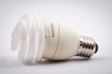 Ampul beyaz arka plan üzerinde twist