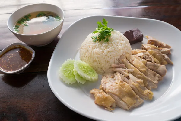 Hainanese csirke rizzsel, leves és mártás — Stock Fotó