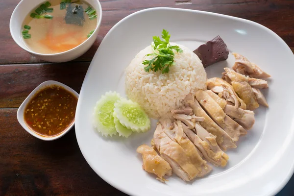 Hainanese csirke rizzsel, leves és mártás — Stock Fotó