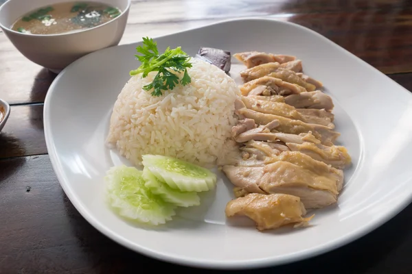 Hainan Chicken Rice dengan saus dan sup — Stok Foto
