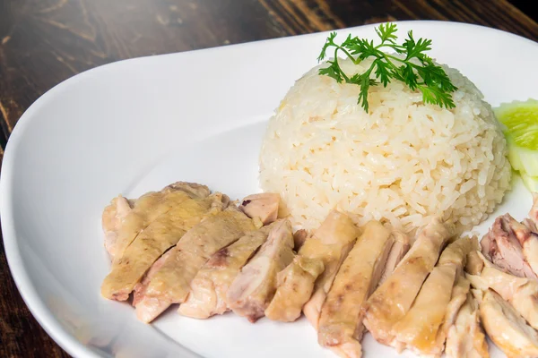 Hainanese boiled chicken rice on the wooden table — Stock Photo, Image