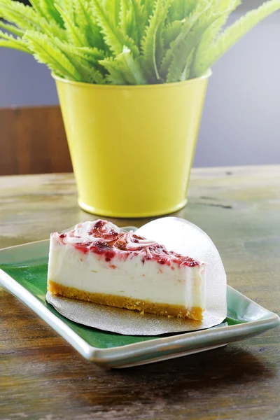 Malinový cheesecake v misce — Stock fotografie