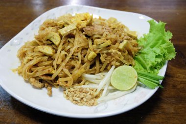 Padthai - geleneksel Tay yiyecek çanak