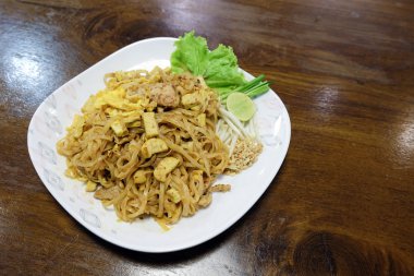 Padthai - geleneksel Tay yiyecek çanak