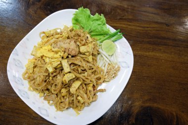 Padthai - geleneksel Tay yiyecek çanak