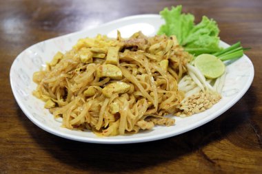 Padthai - geleneksel Tay yiyecek çanak