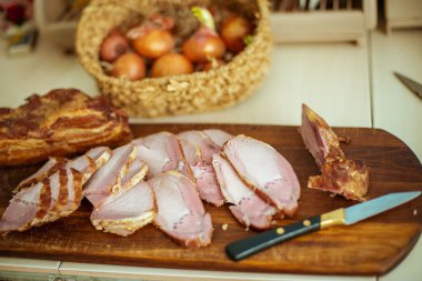 moked pastırma ve bir bardak votka