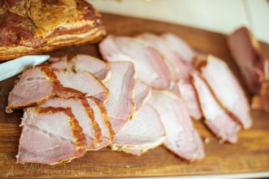 moked pastırma ve bir bardak votka