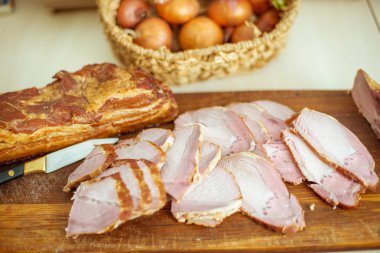 moked pastırma ve bir bardak votka