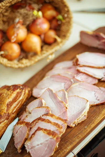 moked pastırma ve bir bardak votka