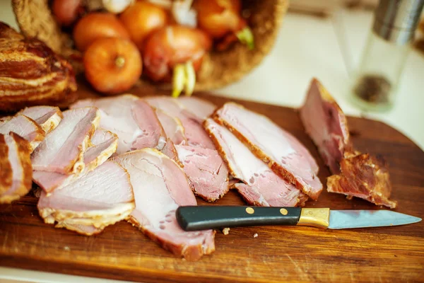 moked pastırma ve bir bardak votka