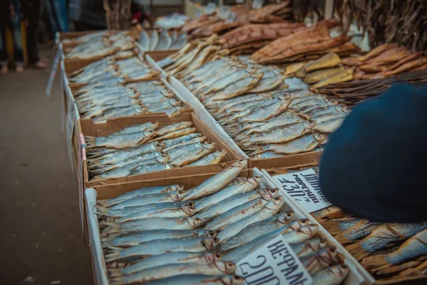 Peces secos en el mercado de pescado — Foto de Stock