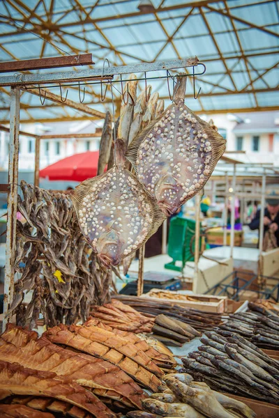 Dried fishes hanged with the ropes in a shop of fish market — Stock Photo, Image