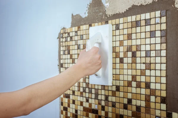 Mosaikfliesen, Reparatur — Stockfoto