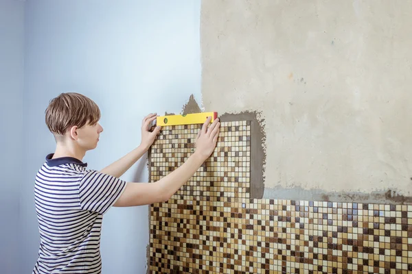 Mosaico de azulejos, reparación — Foto de Stock