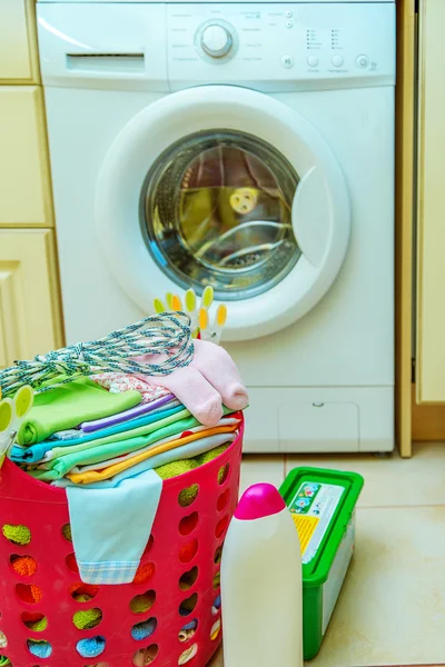 Washing machine and a basket of child clothes — Stock Photo, Image