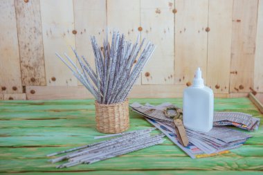 Gazeteler, el yapımı sepetten