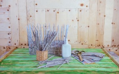 Gazeteler, el yapımı sepetten