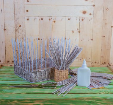 Gazeteler, el yapımı sepetten