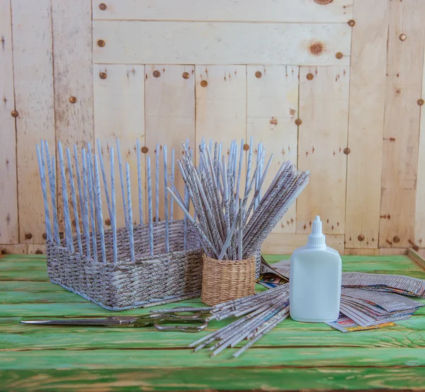 Gazeteler, el yapımı sepetten