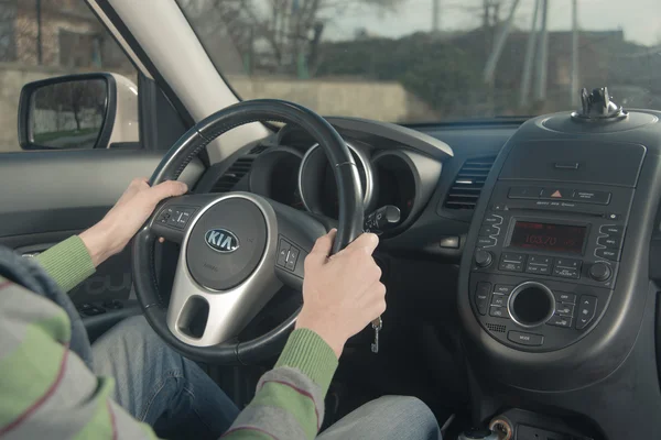 Male driving a car — Stock Photo, Image