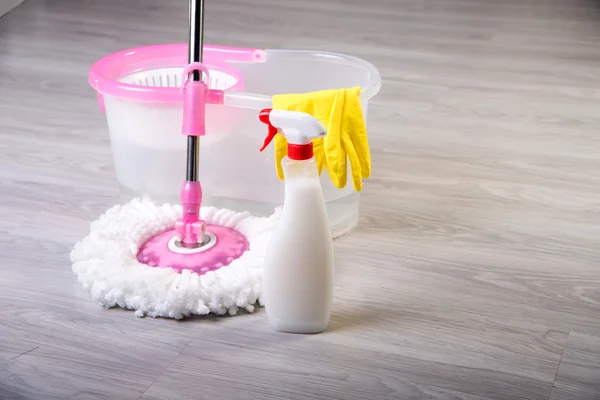 Washing floors, cleaning the apartment — Stockfoto