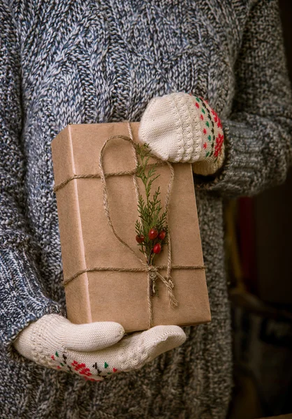 Woman with a Christmas gift in hand — Stock Photo, Image