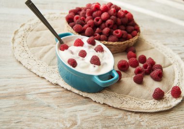 Fresh raspberries with yogurt