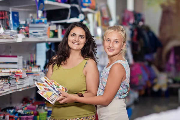 Young beautiful girls buy stationery — Stok fotoğraf