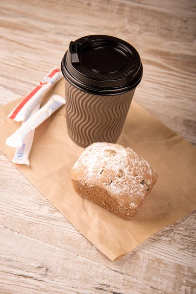 Café dans une tasse en papier — Photo