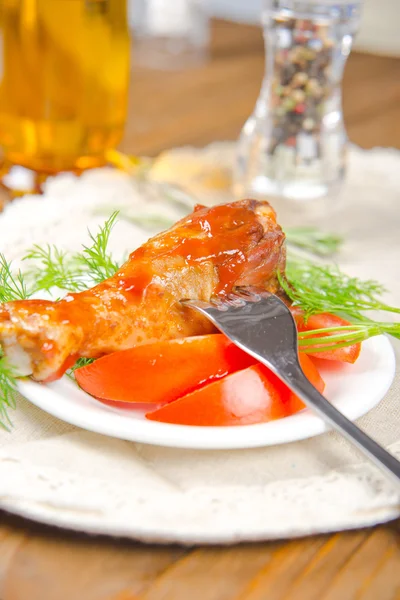 Hühnerkeulen grillen — Stockfoto